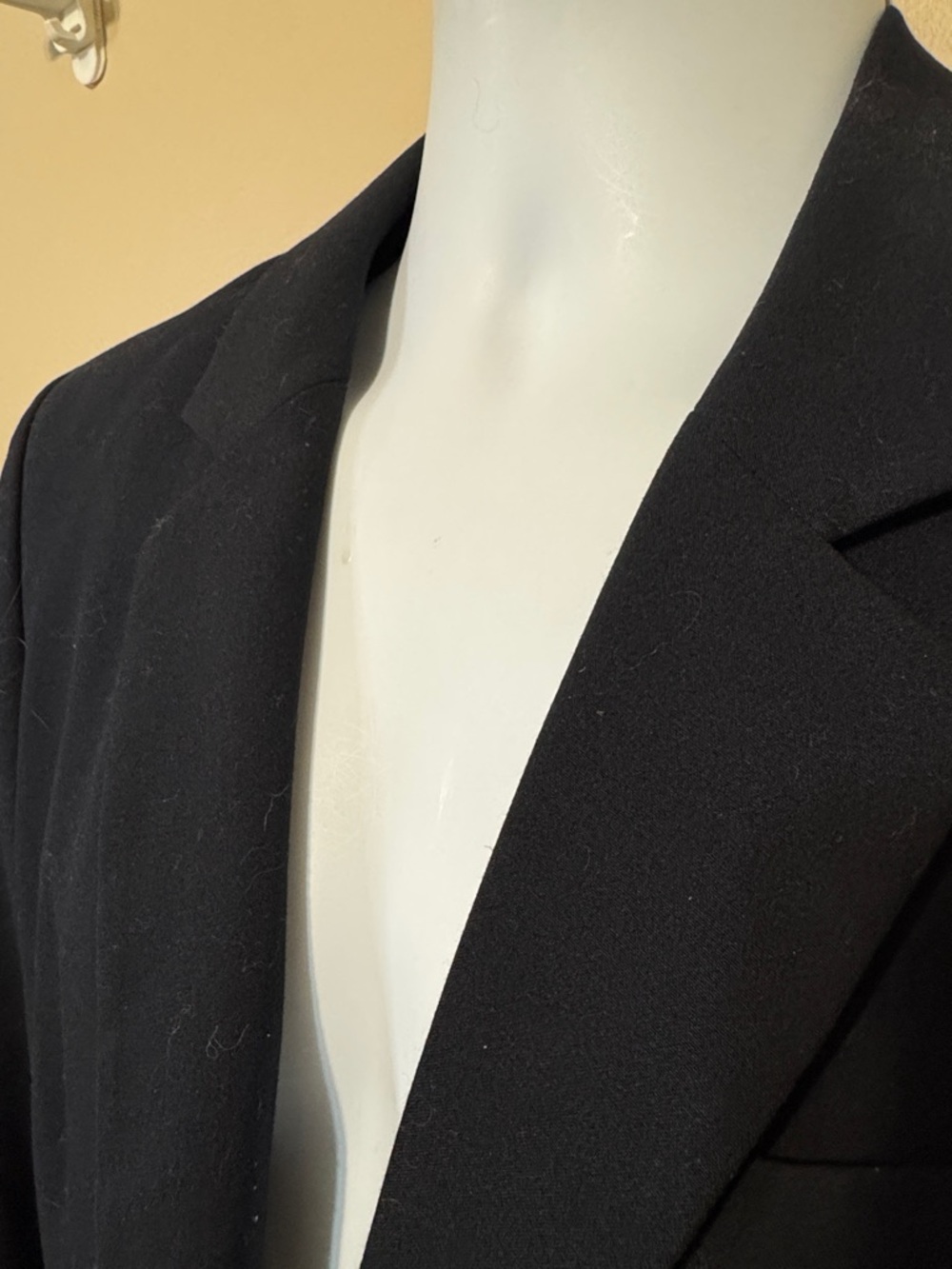 Calvin Klein Black Women's Tailored Blazer. Size 14 petite - Picture 3 of 9